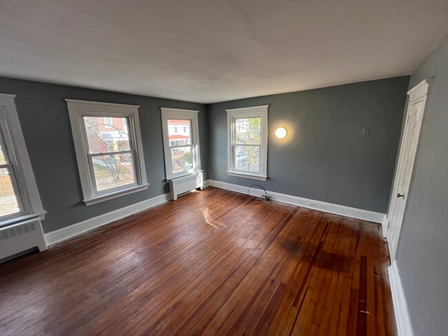 Building Photo - 544 King St