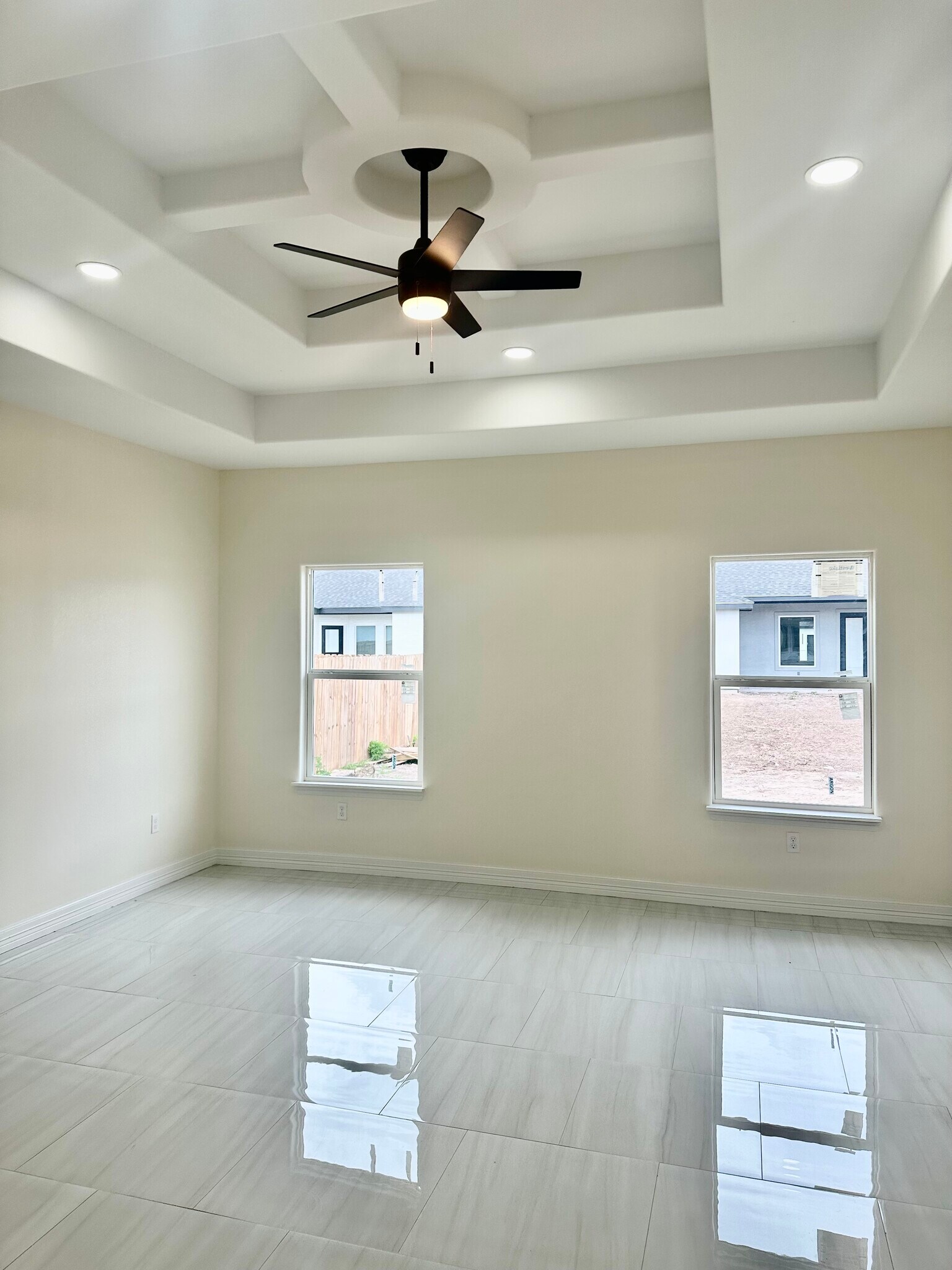 Building Photo - 718 Ava Dr