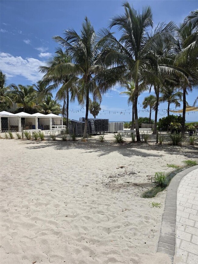 Building Photo - 4111 S Ocean Dr