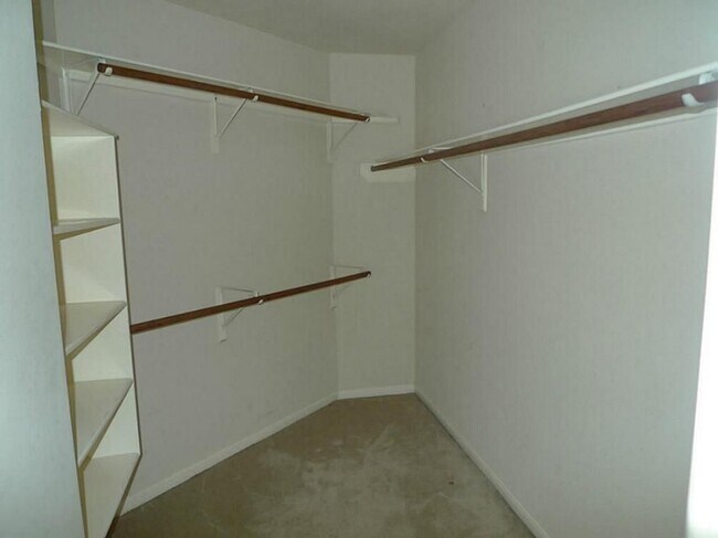 Building Photo - 9718 Cottage St