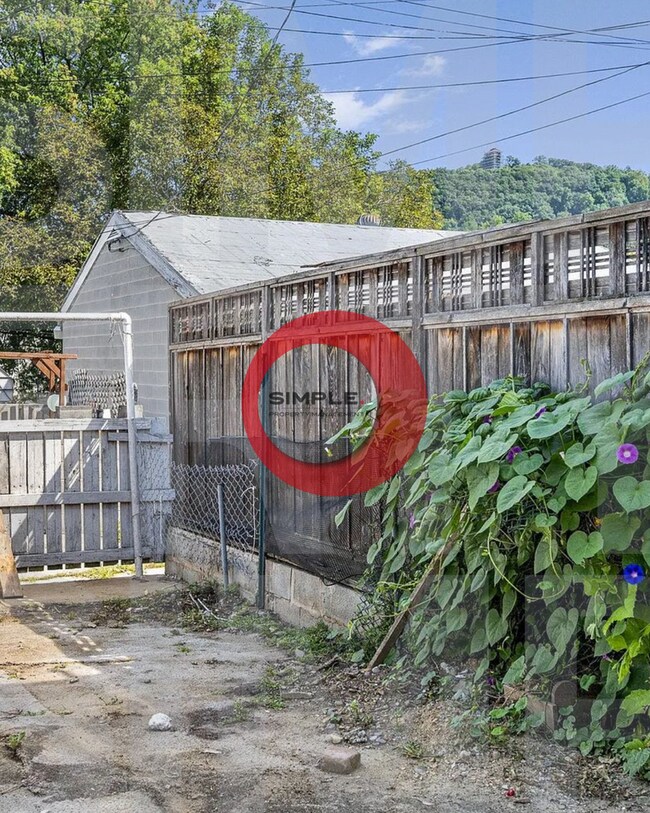 Building Photo - Cozy 3 bedroom house