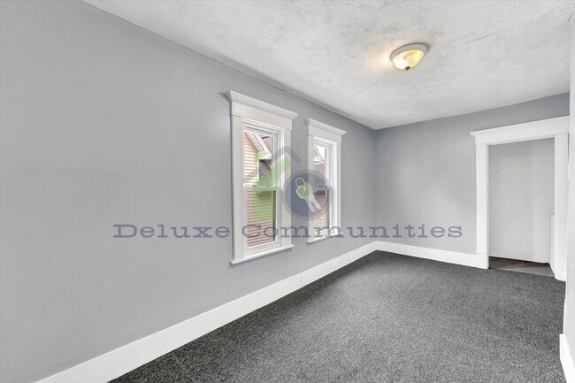 Building Photo - 415 Graham St SW