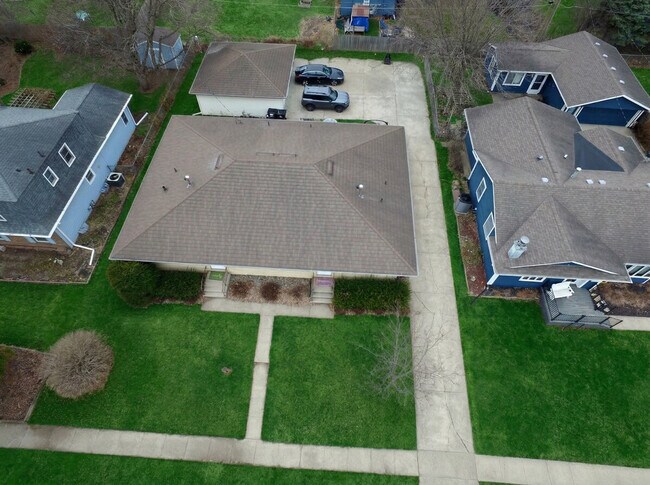 Building Photo - 202 NW Sharmin Dr