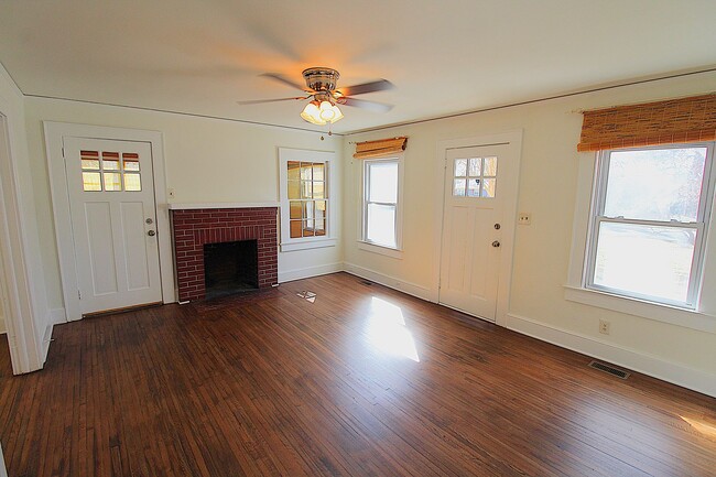 Building Photo - Fully Remodeled Home in the Heart of Belmont