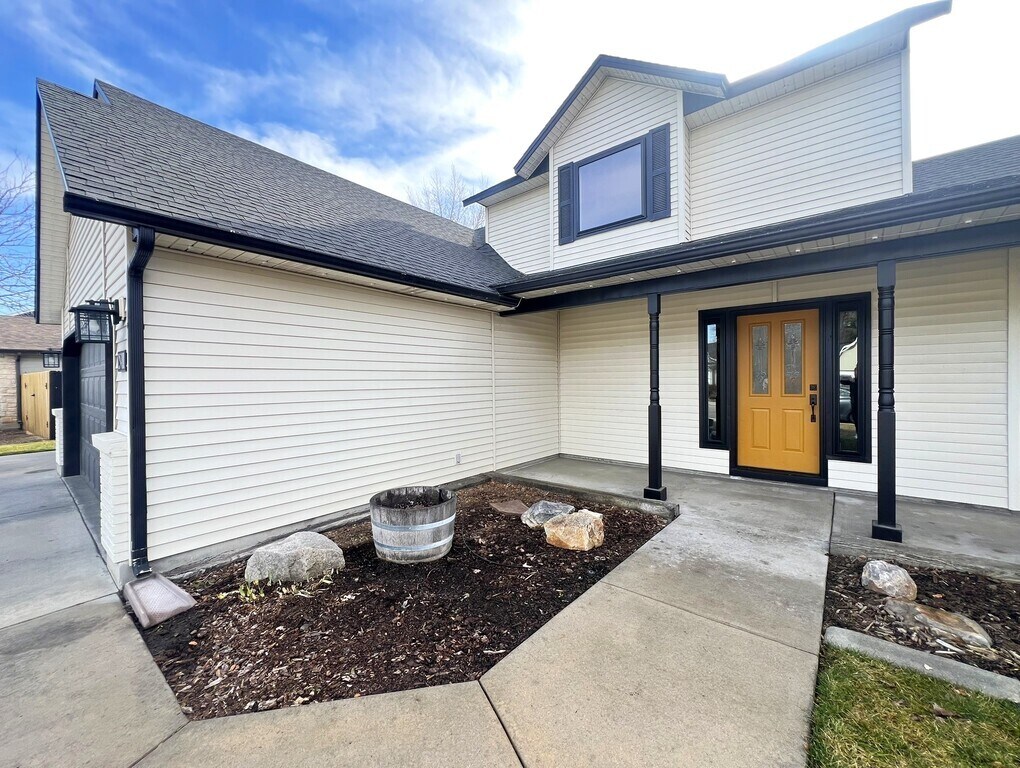 Building Photo - 2541 E Clarene Ct