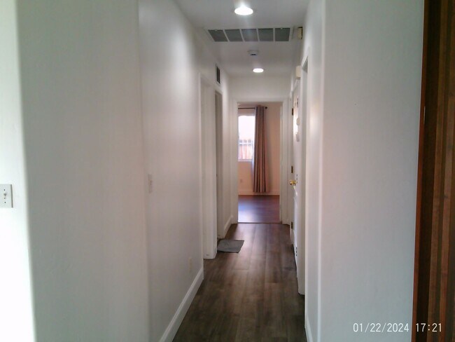 Building Photo - NW----SOLAR!!!!!!