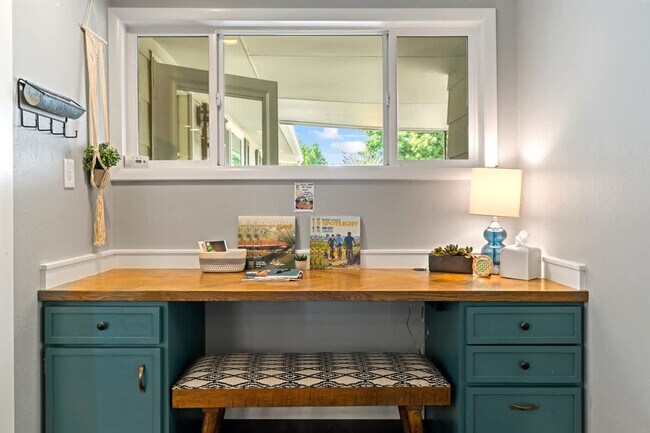 Building Photo - 3413 W Sunset Ave