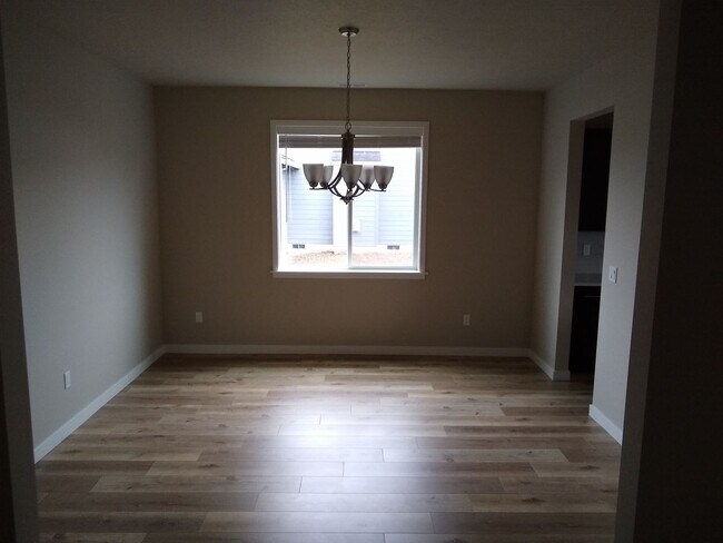 Building Photo - Located in Millersburg ~ Gorgeous 4 Bedroo...