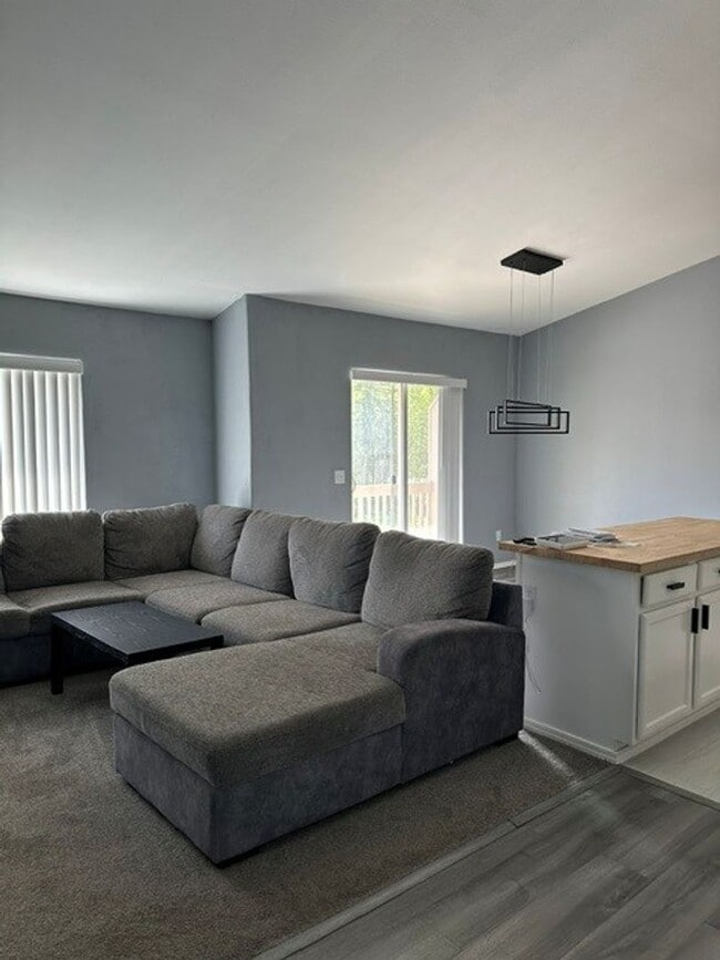 Building Photo - 3Bed, 2Bath Single Family Home in Beautiful Eagle River!!