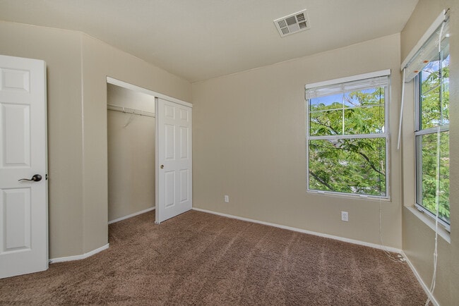 Building Photo - Stunning Gated Community in Summerlin!