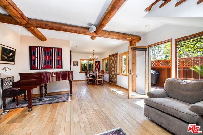 Building Photo - 454 E Rustic Rd