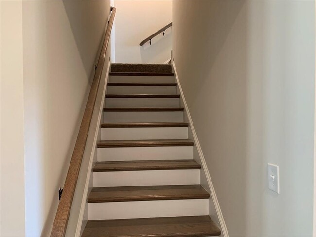 Building Photo - 755 Rodeo Dr