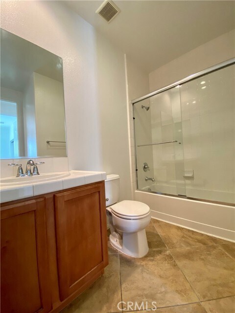 Building Photo - 2750 E Oak Hill Dr