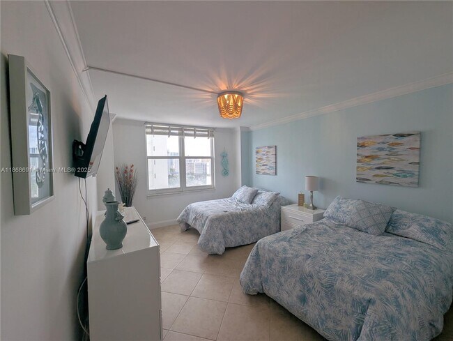 Building Photo - 3725 S Ocean Dr