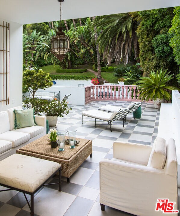 Primary Photo - 1241 Stone Canyon Rd