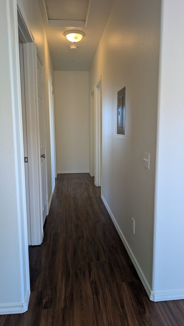 Building Photo - Beautiful 3 bedroom/ 2 bath in gated community. Call or come by to view!