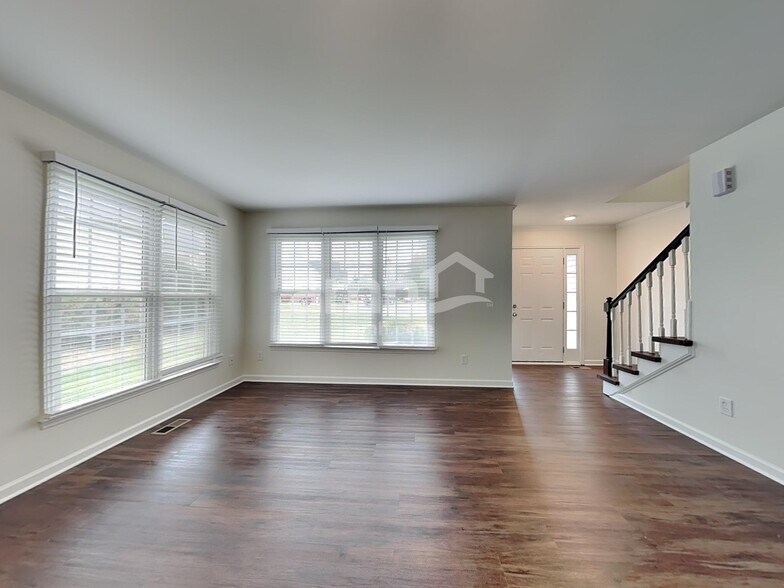 Building Photo - 614 Pebble Dr