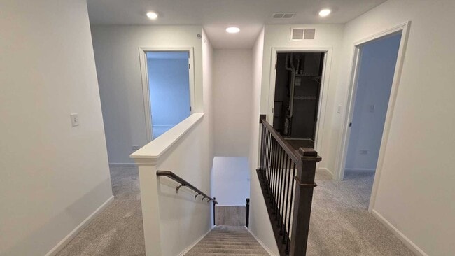 Building Photo - 460 Hathaway Ln