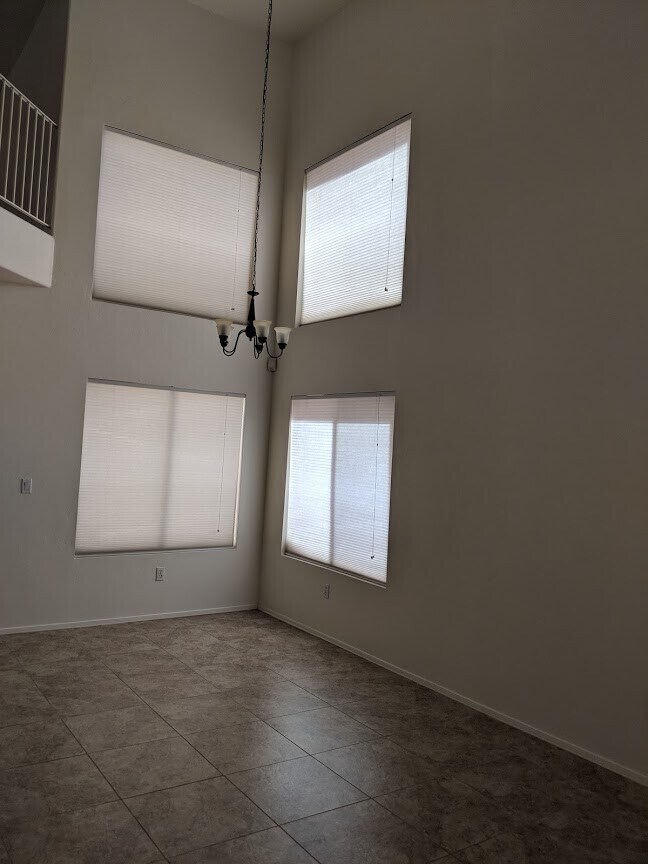 Building Photo - Home in Rita Ranch!