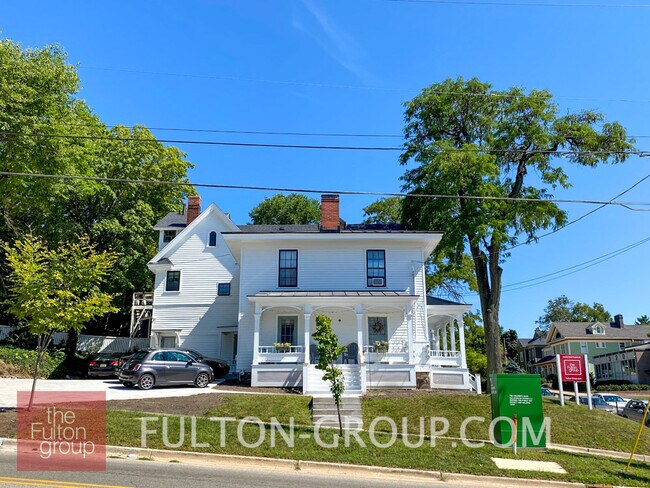 Building Photo - 303 Fulton St E