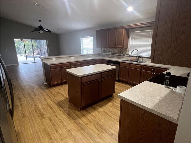 Building Photo - 1063 Bluegrass Dr