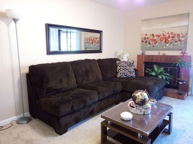 Building Photo - AVAILABLE NOW FOR PRE-PLEASING! 2 BEDROOM ...