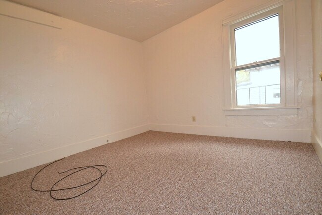 Building Photo - 567 Cross Ct