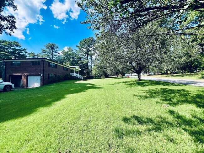 Building Photo - 6695 Courtney Dr