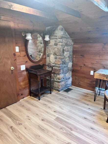 Building Photo - 1303 Chipperfield Dr