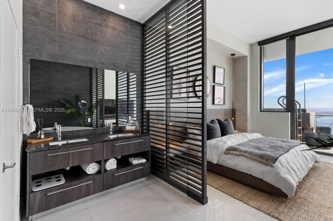 Building Photo - 480 NE 31st St