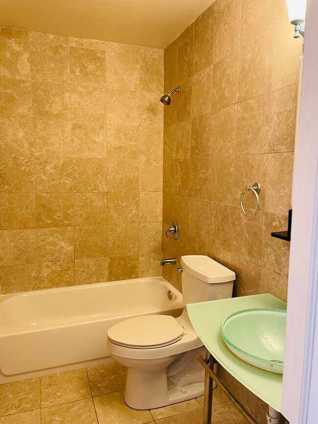 Building Photo - 1520 Moore St