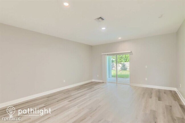 Building Photo - 4 br, 2 bath House - 2106 Diamond Drive UNIT