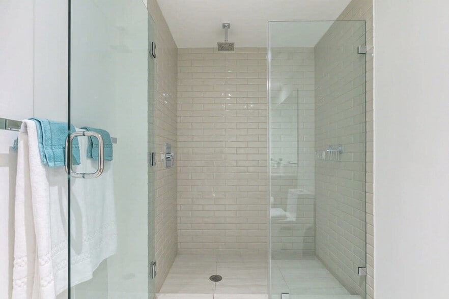 Building Photo - 4010 S Ocean Dr