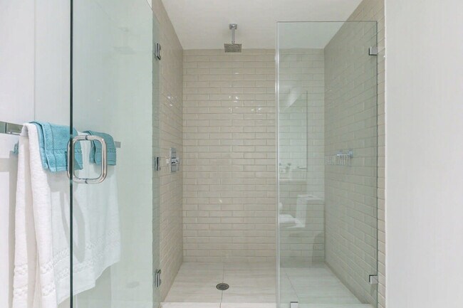 Building Photo - 4010 S Ocean Dr