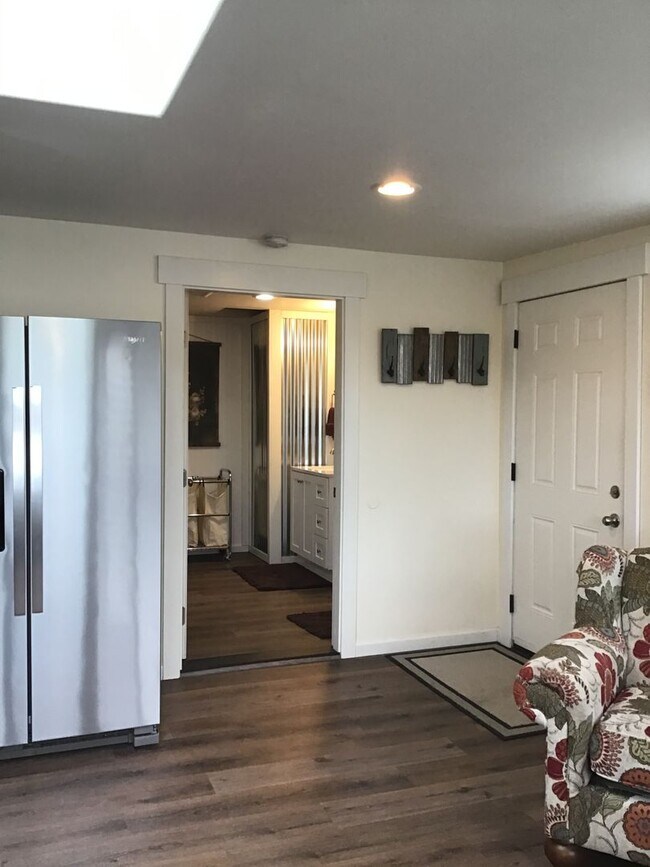 Building Photo - For Rent: Fully Furnished Barndominium downstairs unit 1 bedroom 1 bath on a Tumalo Ranch