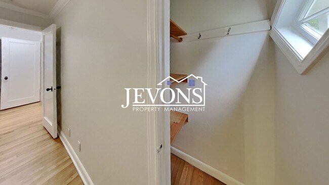 Building Photo - Beautiful single-family home in Seattle