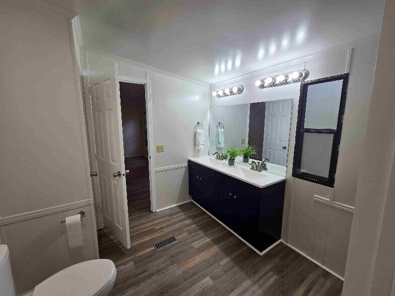 Building Photo - 415 Walker Dr