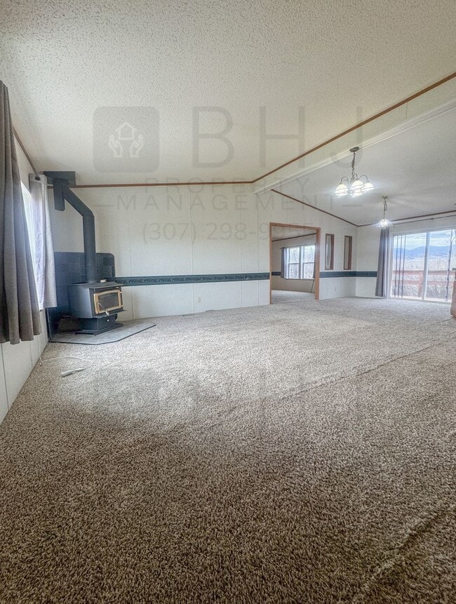 Building Photo - Dog Friendly, 3 Bed/ 2 Bath SFH