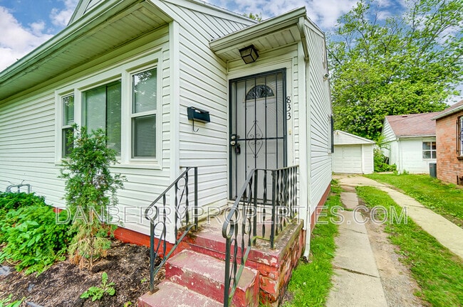 Building Photo - 833 Turner Ave