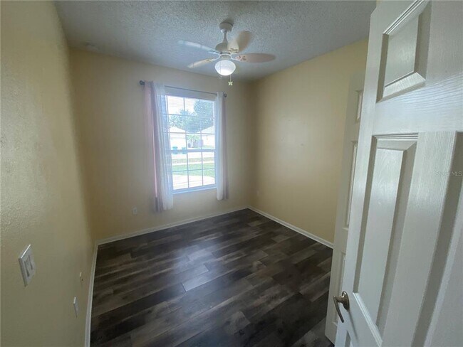 Building Photo - 302 Bluff Pass Dr