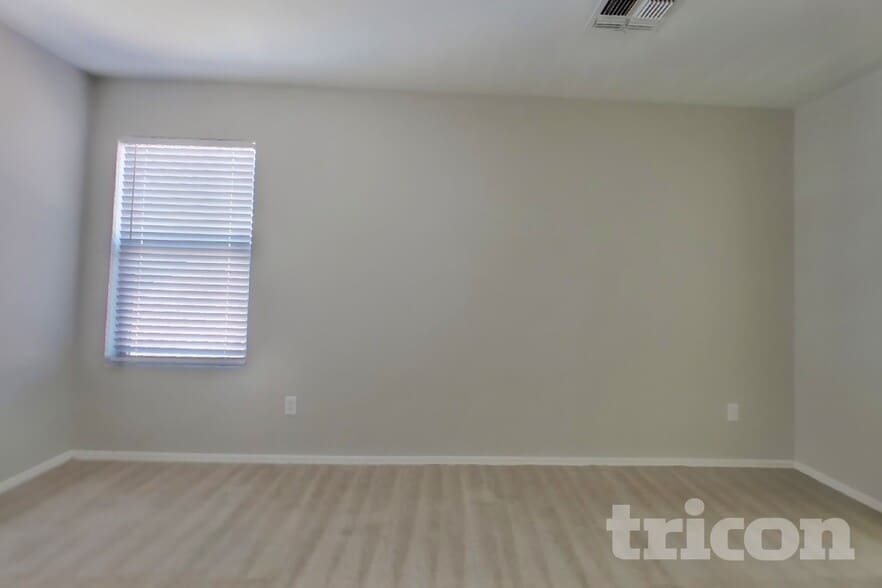 Building Photo - 2283 E Palm Beach Dr