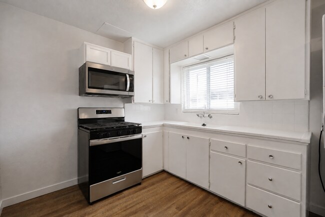Building Photo - 15628 Esther St