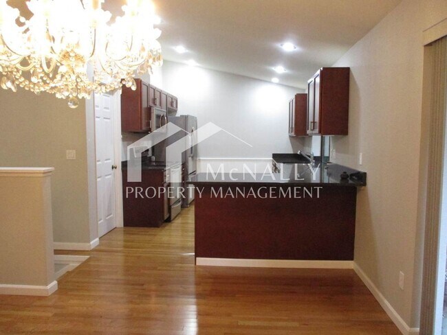 Building Photo - Spacious 3 Bedroom, 2.75 Bathroom Condo in Gig Harbor