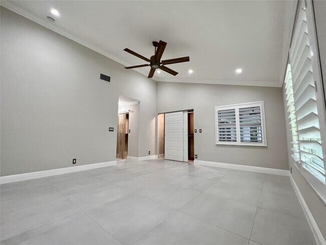 Building Photo - 720 Birdie Ct