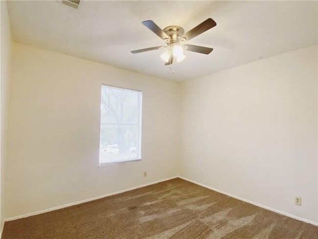 Building Photo - 9906 Hundred Oaks Cir