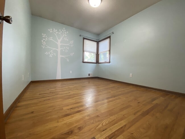 Building Photo - 1863-17 1/2 17 1/2 St NW