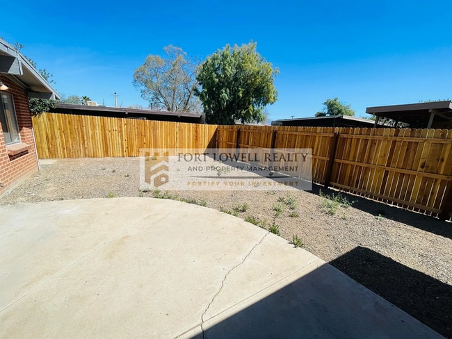 Building Photo - The Richey - 2 Bed / 1 Bath End Unit in Central Tucson!