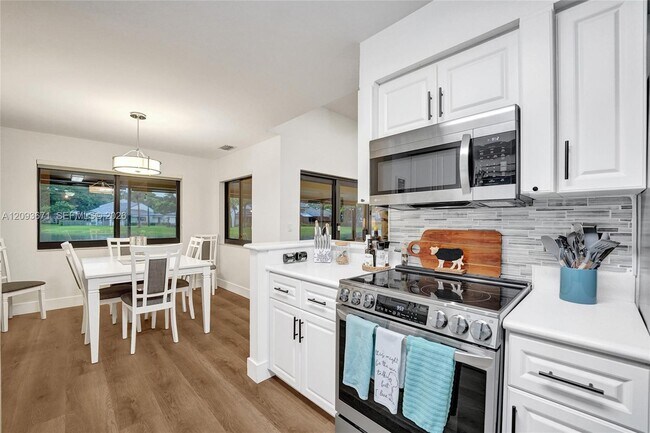 Building Photo - 465 NW 95th Ave