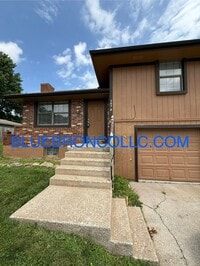 Building Photo - Updated 3-Bed, 2-Bath Multi-Level Home in ...