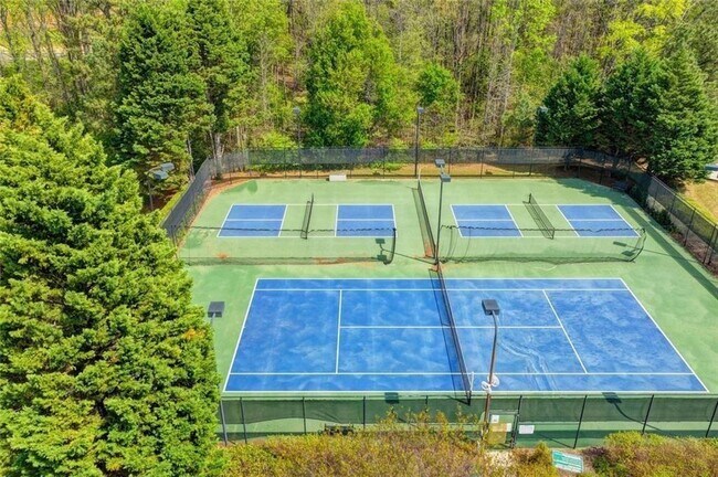 Building Photo - 310 Azalea Cir